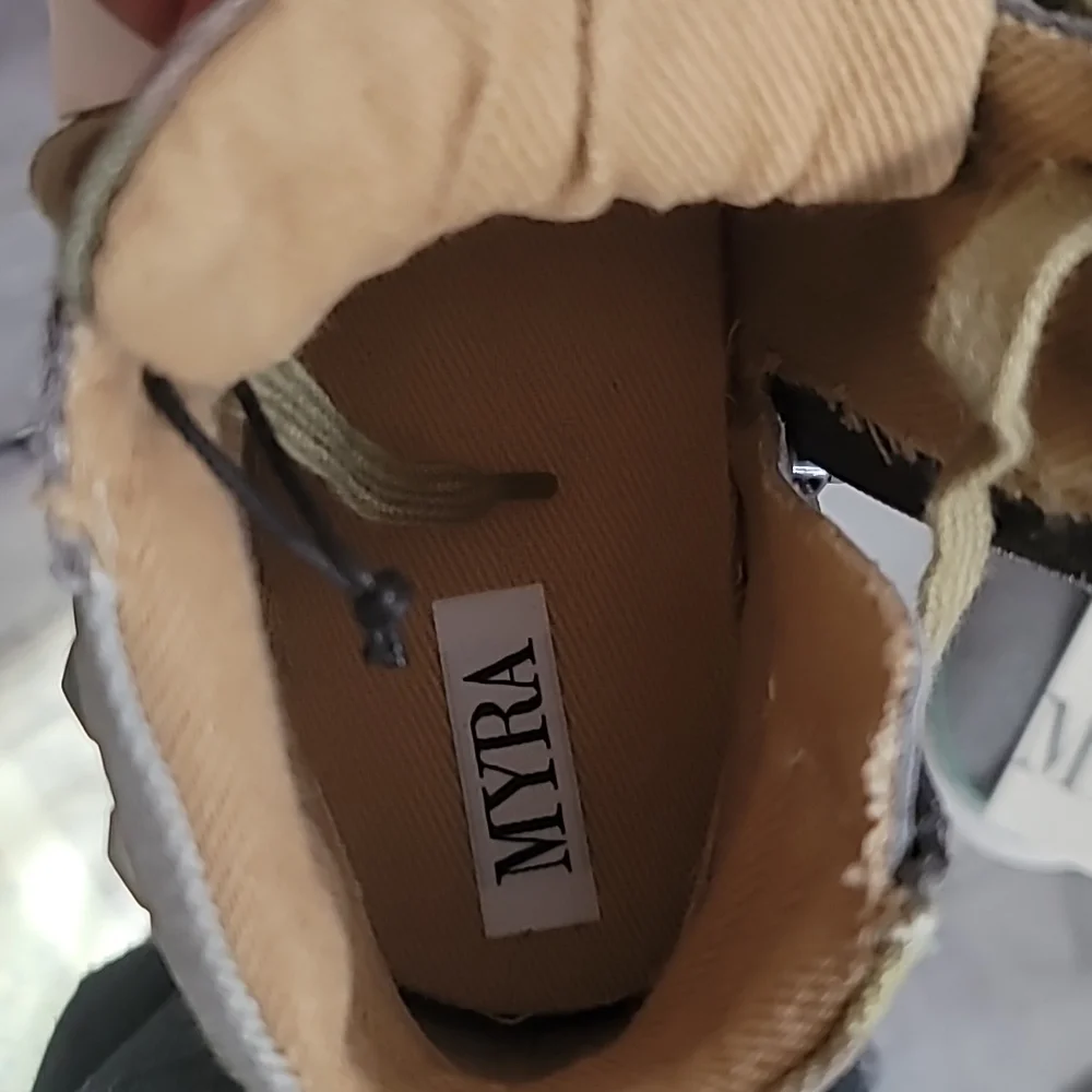 𝅺myra Camo Sneakers NWT - Picture 4 of 5